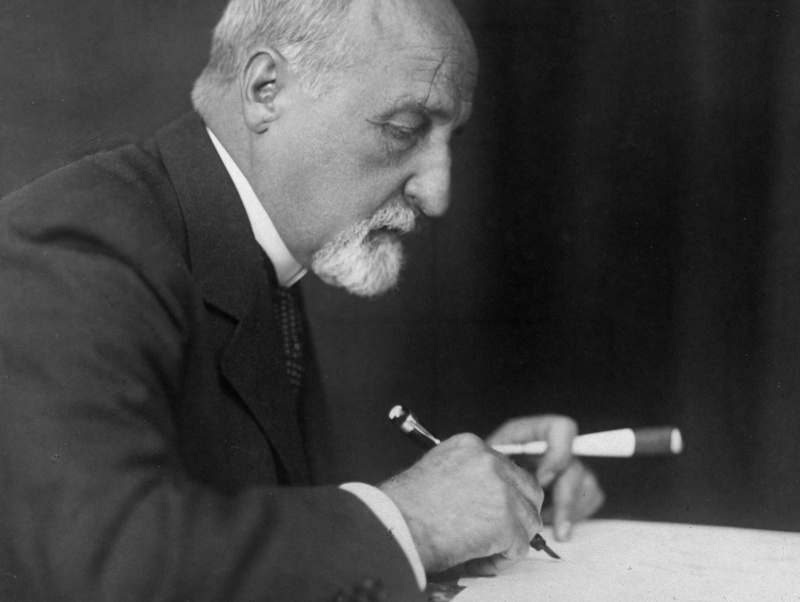 Vorsitzender der Sozialdemokratischen Arbeiterpartei Deutschösterreich 1918 bis 1934, Bürgermeister von Wien 1923 bis 1934.
