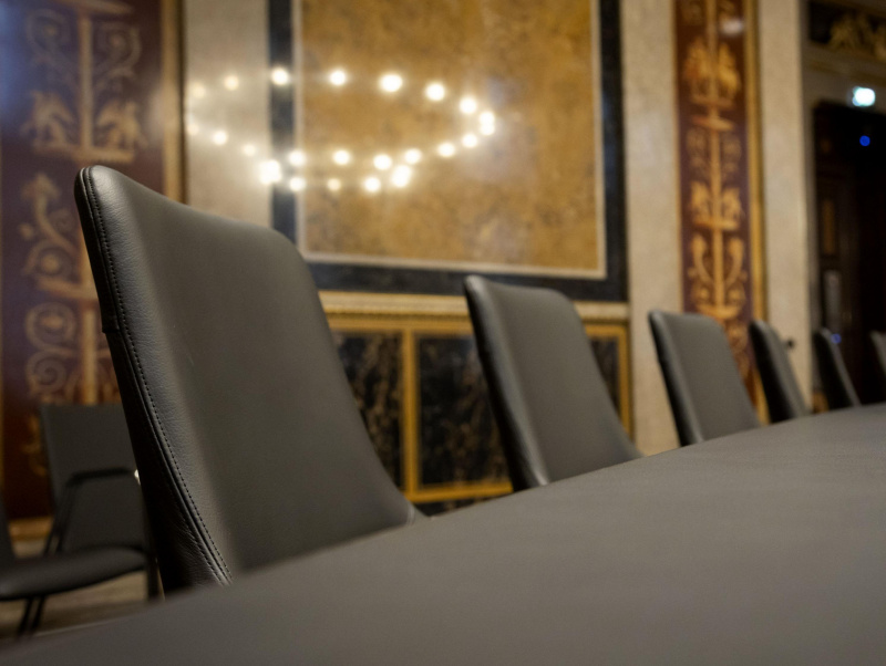 Sitzpläte der Bundesratsmitglieder im Bundesratssaal
