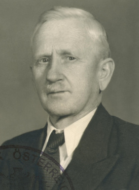 Portraitfoto von Adolf Vögel