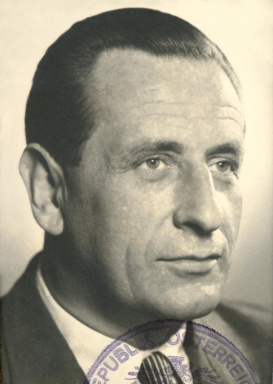 Portraitfoto von Dr. Alfons Übelhör