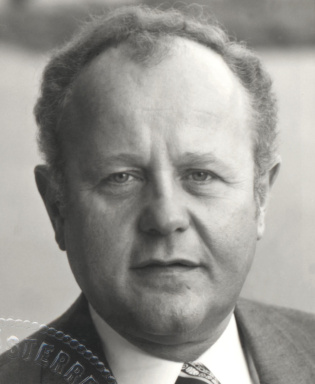 Portraitfoto von Dr. Günther Wiesinger