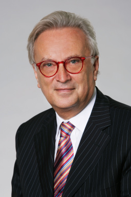 Portraitfoto von Dr. Hannes Swoboda
