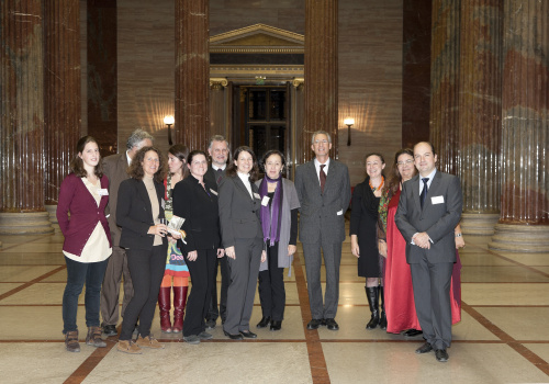 Gruppenfoto mit VeranstaltungsteilnehmerInnen und Dr. Georg Posch - Parlamentsdirektor(4.v.re.)