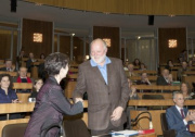 Mag.a Barbara Prammer - Präsidentin des Nationalrates begrüßt den Autor Dr. Franz Josef Weissenböck