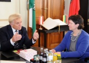 v.li.  Bundesratspräsident Gregor Hammerl und die litauische Vizepräsidentin des Seimas Virginija Baltraitiene im Gespräch