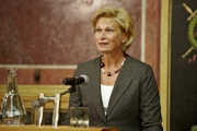 Parlamentsvizedirektorin Susanne Janistyn am Rednerpult