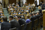 Finanzministerin Maria Fekter (V) bei ihrer Budgetrede auf der Regierungsbank.  Blick Richtung Plenum