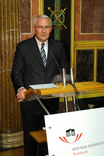 Dritter Präsident des Nationalrates Martin Graf am Rednerpult