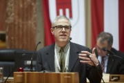 Amt der Vorarlberger Landesregierung Zukunftsbüro Manfred Hellrigl am Rednerpult