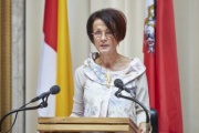 Bundesratspräsidentin Ana Blatnik  (S) bei ihrer Antrittsrede am Präsidium