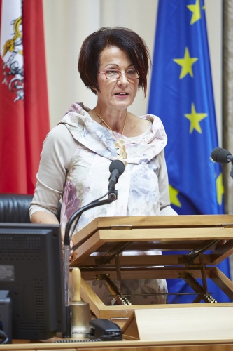 Bundesratspräsidentin Ana Blatnik  (S) bei ihrer Antrittsrede am Präsidium