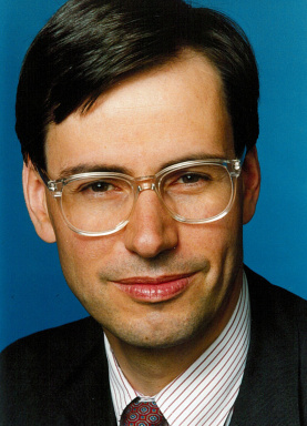 Portraitfoto von Dr. Andreas Staribacher
