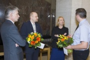 v.li.: Parlamentsdirektor Harald Dossi, Gregor Zöchling, Nationalratspräsidentin Doris Bures (S) und Christian Trapel im Gespräch