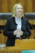 Nationalratspräsidentin Doris Bures (S) am Rednerpult