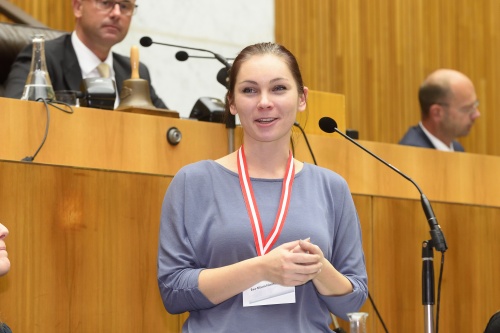 Nationalratsabgeordnete Eva-Maria Himmelbauer (V) am Wort
