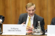 Leiter des Bereiches Arbeit und Soziales der Industriellenvereinigung a.D. Wolfgang Tritremmel am Wort