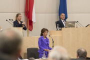 Erklärung Bundeskanzlerin Brigitte Bierlein. Am Präsidium: Nationalratspräsident Wolfgang Sobotka (V)