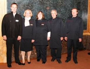 Präsentation der Dienstkleidung durch Josef Simeth – Sicherheit, Elisabeth Unfried – Reinigung, Susanne Janac – Reinigung, Johann Wagenhofer – Kesselhaus, Christian Jurkowitsch – Professionist