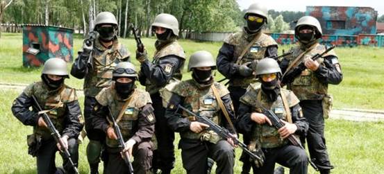 Der Vorarlberger Söldner, der vermutlich der in Polen verhaftete mutmaßliche Kriegsverbrecher ist, kämpfte mit dem ukrainischen Donbass-Bataillon. Das Bild zeigt einige von dessen Kämpfern bei der Ausbildung in Kiew. Foto: ВО Свобода / Wikimedia (CC BY 3.0)