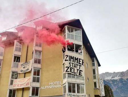 Hausbesetzer kritisieren österreichische Asyl- und Flüchtlingspolitik.