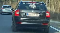 Anhand dieses Fotos konnten Verfassungsschützer den Fahrzeugbesitzer rasch ausforschen. (Bild: zVg)