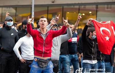 Wien: Antifaschistische Demonstration und Angriff auf EKH durch türkische Faschisten (25.06.2020)