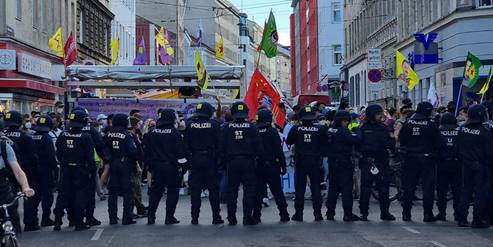 Mega-Polizeiaufgebot bei Antifa-Demo