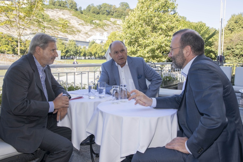 Arbeitsgespräch. Von links: EU-Kommissar Johannes Hahn, Nationalratspräsident Wolfgang Sobotka (V) und der Fraktionsvorsitzender der Europäischen Volkspartei Manfred Weber
