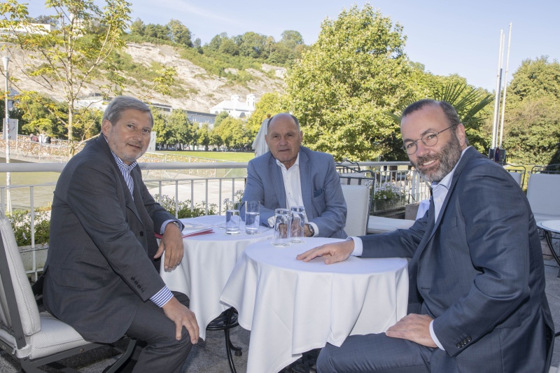 Arbeitsgespräch. Von links: EU-Kommissar Johannes Hahn, Nationalratspräsident Wolfgang Sobotka (V) und der Fraktionsvorsitzender der Europäischen Volkspartei Manfred Weber