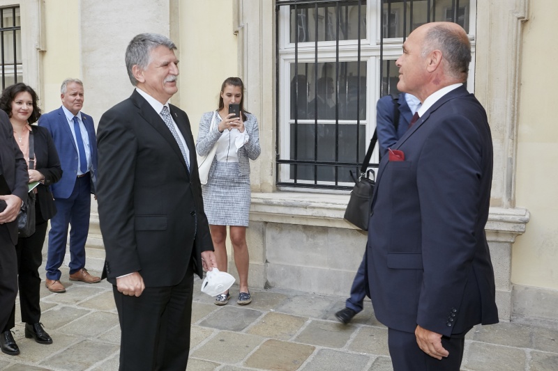 Von rechts: Nationalratspräsident Wolfgang Sobotka (V), Präsident der ungarischen Nationalversammlung László Kövér