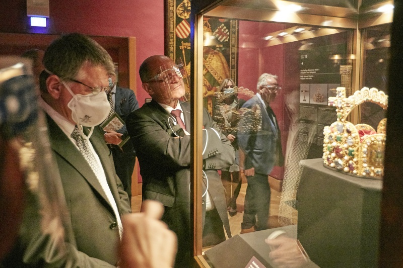 Besichtigung Schatzkammer. Von rechts: Nationalratspräsident Wolfgang Sobotka (V), Präsident der ungarischen Nationalversammlung László Kövér