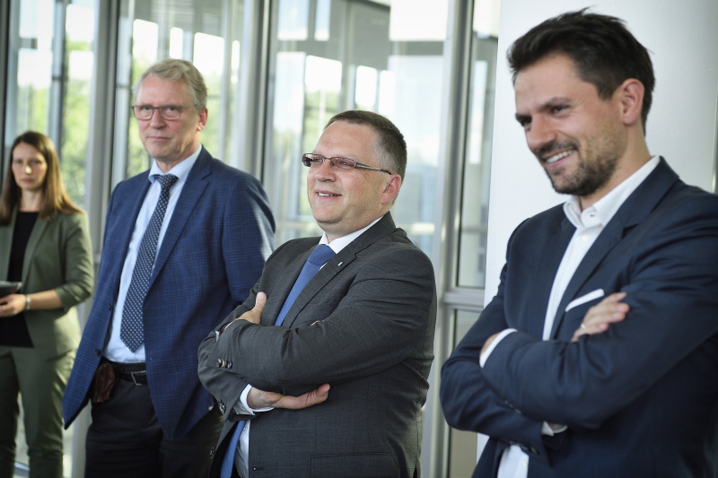 Besuch des Hasso-Plattner-Institut für Digital Engineering.
Von links: Geschäftsführer Hasso-Plattner Institut Christoph Meinel, Nationalratsabgeordneter August Wöginger (V), Nationalratsabgeordneter Jakob Schwarz (G)