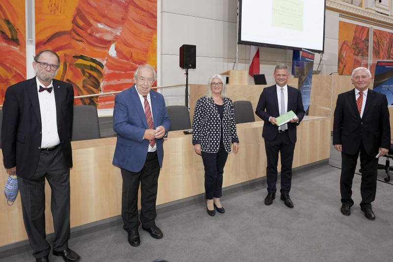 Von rechts:  Präsident der ÖKV Christian Prosl, Nationalratsabgeordneter Andreas Hanger (V), Vizepräsidentin der ÖKV Maria Dippelreiter, Zweiter Präsident des Nationalrates a. D. Fritz Neugebauer, Michael Dippelreiter