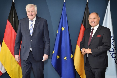 Treffen mit dem deutschen Innenminister Horst Seehofer
Von links:  Bundesinnenminister Horst Seehofer, Nationalratspräsident Wolfgang Sobotka (V)