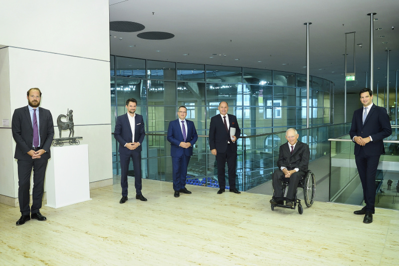 Gespräch mit dem Präsidenten des Deutschen Bundestags Dr. Wolfgang Schäuble 
Von links: Nationalratsabgeordneter Nikolaus Scherak (N), Nationalratsabgeordneter Jakob Schwarz (G), Nationalratsabgeordneter August Wöginger (V), Nationalratspräsident Wolfgang Sobotka (V), Präsident des Deutschen Bundestags Wolfgang Schäuble, Nationalratsabgeordneter Hannes Amesbauer (F)