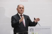 Am Rednerpult: Eröffnungsworte Nationalratspräsident Wolfgang Sobotka (V)