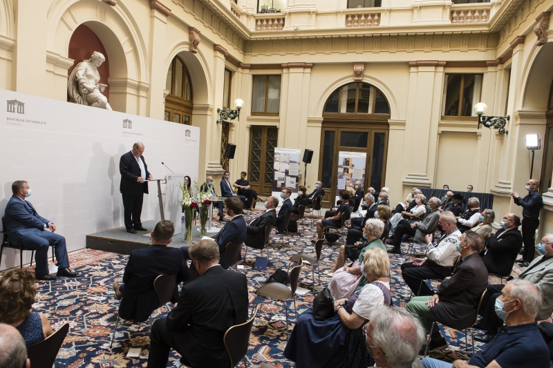 Am Rednerpult: Historiker Arnold Suppan