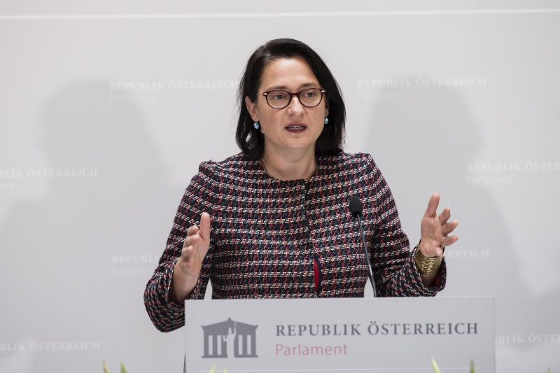 Am Rednerpult: Nationalratsabgeordnete Gudrun Kugler (V)