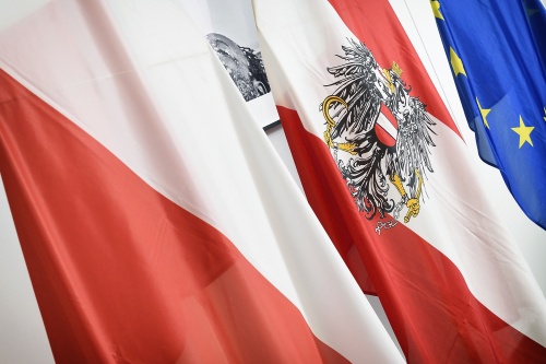 Flaggen von Polen, Österreich und der EU