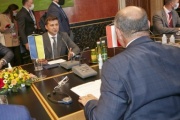Arbeitsgespräch. Rechte Seite: Nationalratspräsident Wolfgang Sobotka (V), linke Seite: Präsident der Ukraine Wolodymyr Selenskyj