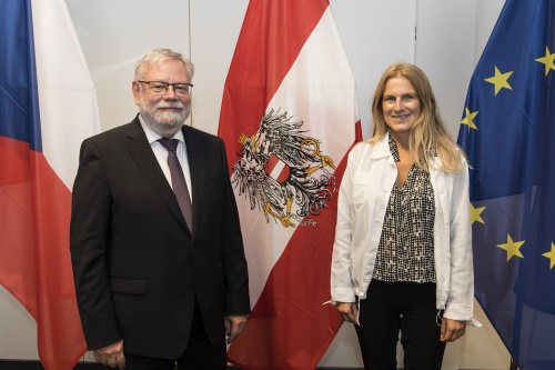 Von links: Vizepräsident des tschechischen Senats Jiri Oberfalzer, Bundesratsvizepräsidentin Elisabeth Grossmann (S)
