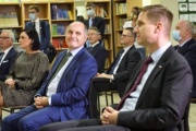 Festakt in der Volksschule. Von links: Nationalratspräsident Wolfgang Sobotka (V), slowenischer Parlamentspräsident Igor Zorčič