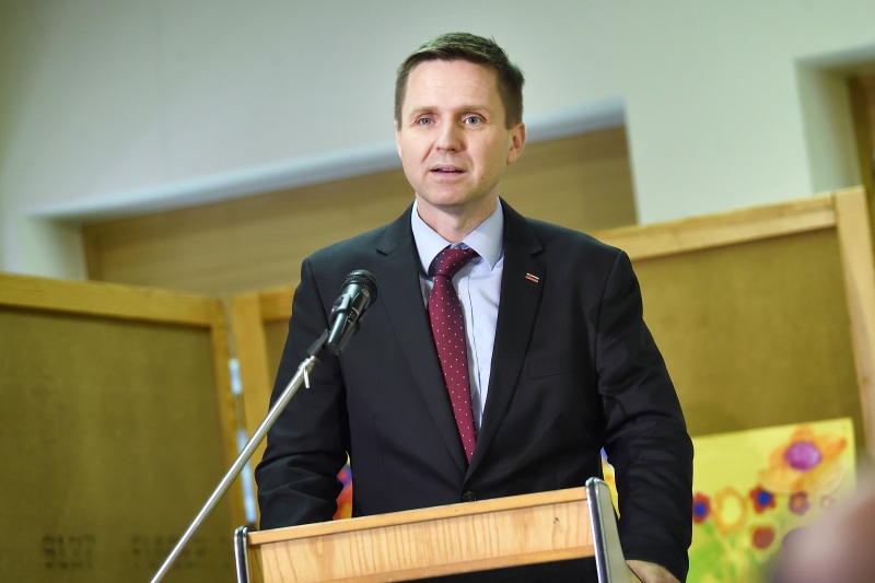 Slowenischer Parlamentspräsident Igor Zorčič bei seiner Rede