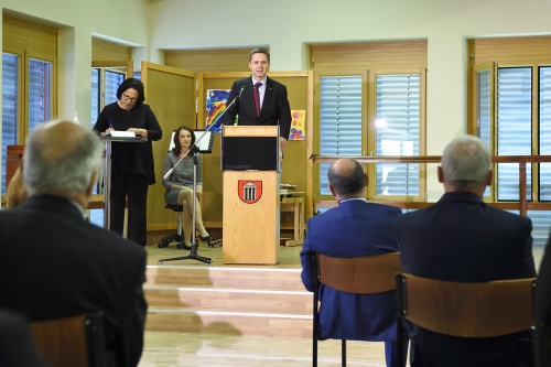 Slowenischer Parlamentspräsident Igor Zorčič bei seiner Rede