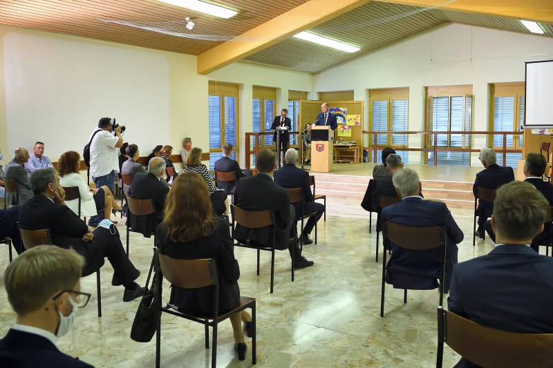Festakt in der Volksschule. Am Rednerpult: Nationalratspräsident Wolfgang Sobotka (V)