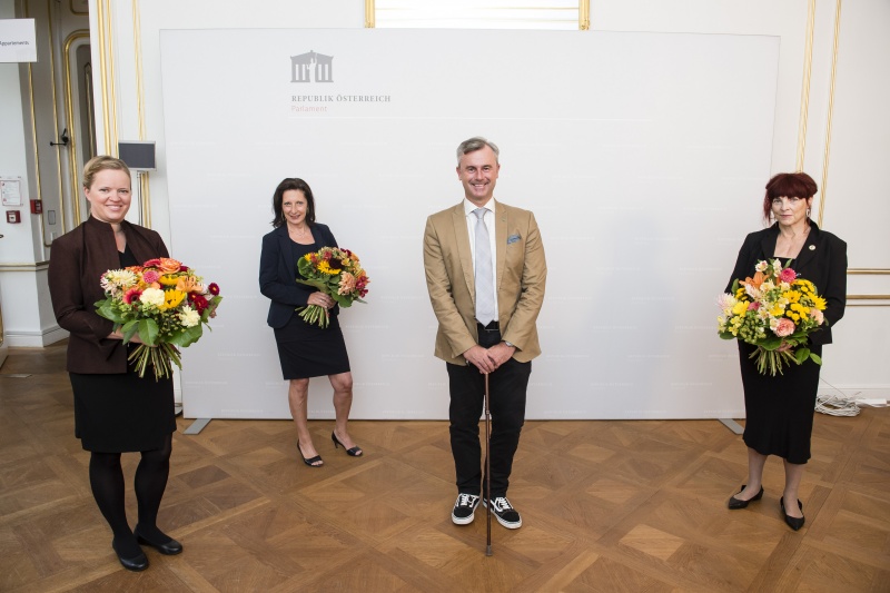 Dritter Nationalratspräsident Norbert Hofer (F) mit Gebärdendolmetscherinnen