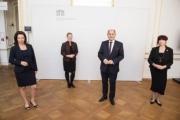 Bildmitte: Nationalratspräsident Wolfgang Sobotka (V) mit Gebärdendolmetscherinnen