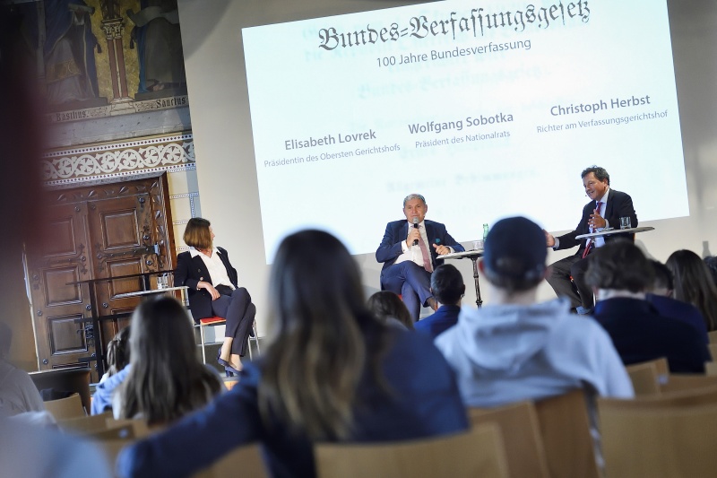 Von links: OGH-Präsidentin Elisabeth Lovrek, Nationalratspräsident Wolfgang Sobotka (V), Verfassungsrichter Christoph Herbst