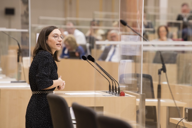 Am Rednerpult: Nationalratsabgeordnete Julia Herr (S)