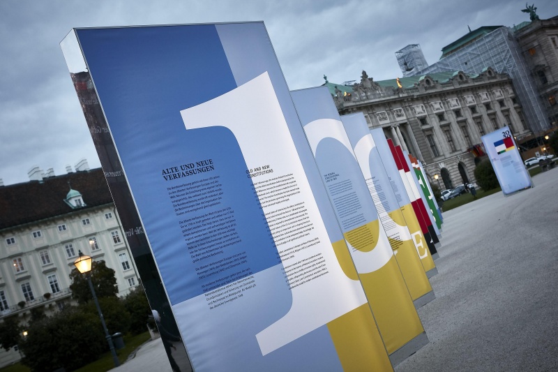 100 Jahre Bundesverfassung: Künstlerische Installation am Heldenplatz